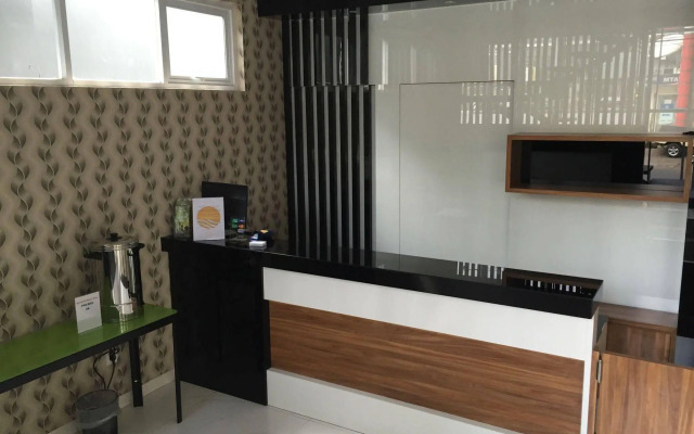 OYO Flagship 90726 The Regia Cihampelas Hotel Band