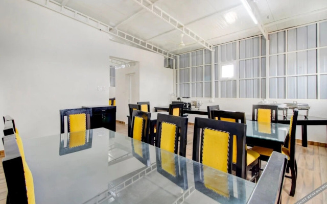Capital O 76540 Hotel Slice