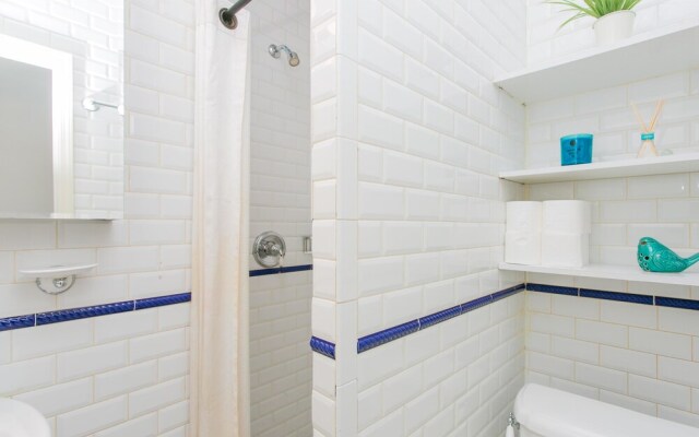 NY011 2 Bedroom Apartment By Senstay