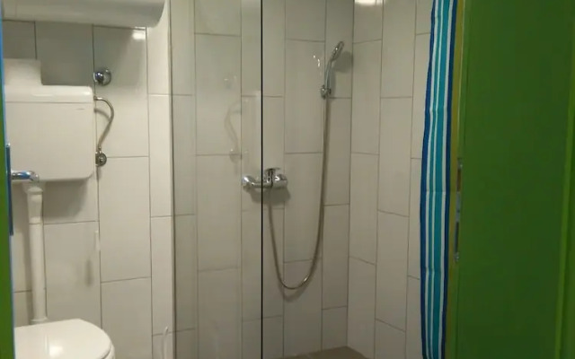 Varad Inn Hostel and Cafe