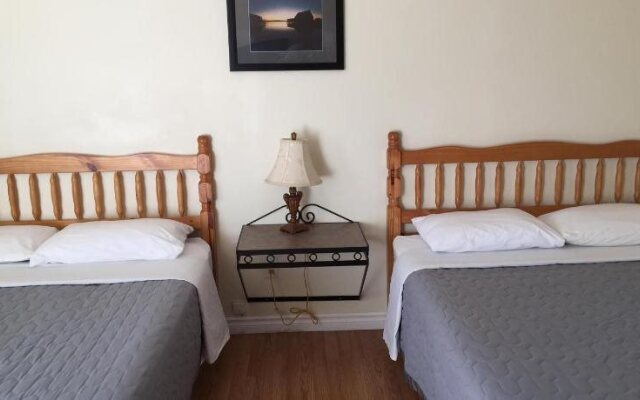 Baker's Lighthouse Motel