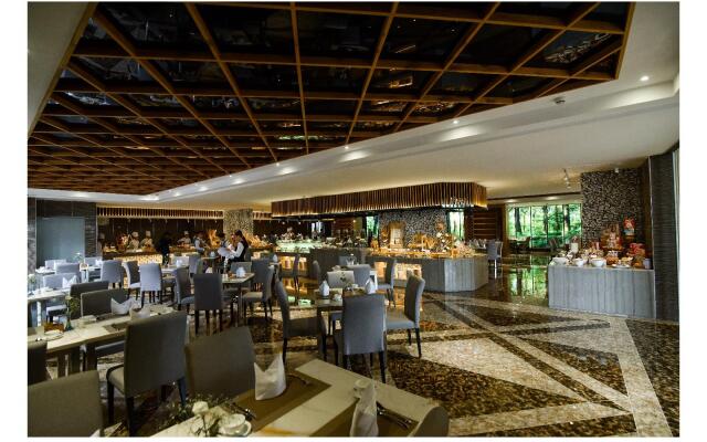 The Mira Central Park Hotel