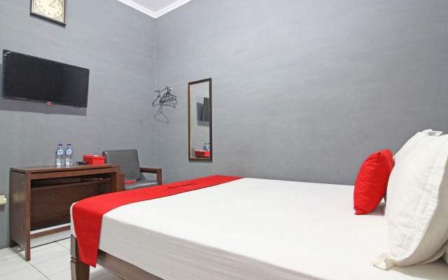 RedDoorz near Terminal Condong Catur