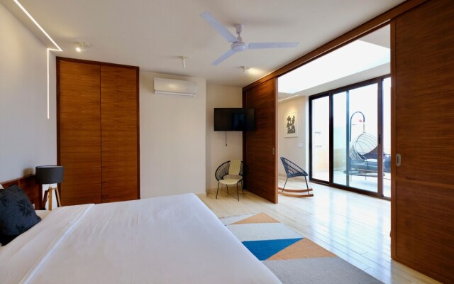 408 Luxurious Apt King Bed
