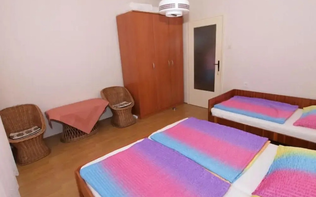Apartment 712
