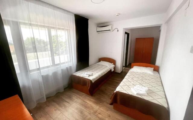 Hotel Tata Si Fii
