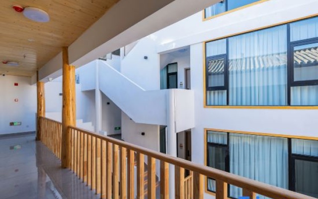 Aesthetics·Weijianshan Minimalist Cream Jifeng Design Homestay (Lijiang Ancient City Branch) – Hotel Rooms – Lijiang
