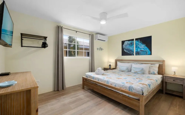 3BR 2BA Near Eagle Beach w Private Pool