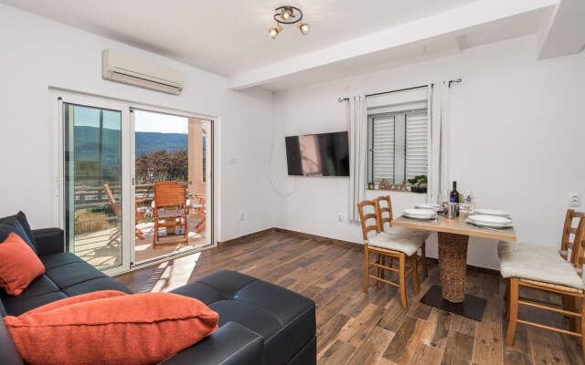 Amazing Apartment in Cres With 1 Bedrooms and Wifi