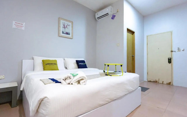 Urbanview Hotel Crystal Nagoya Batam by RedDoorz
