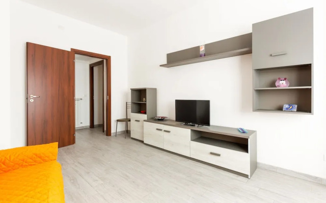 Renewed Balcony Flat With Green Garden