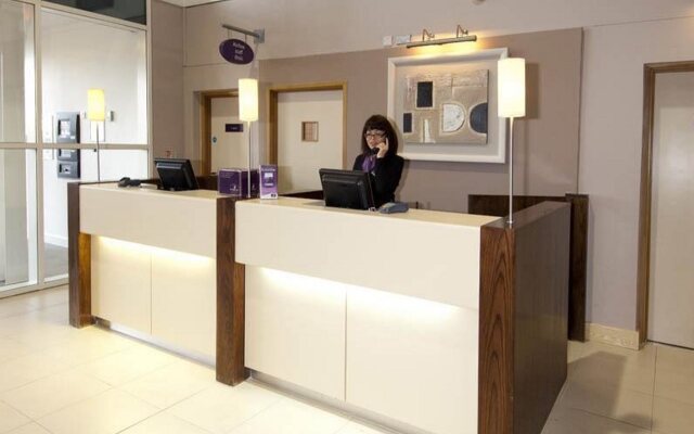 Premier Inn Heathrow Airport T2 & T3 (Bath Road)