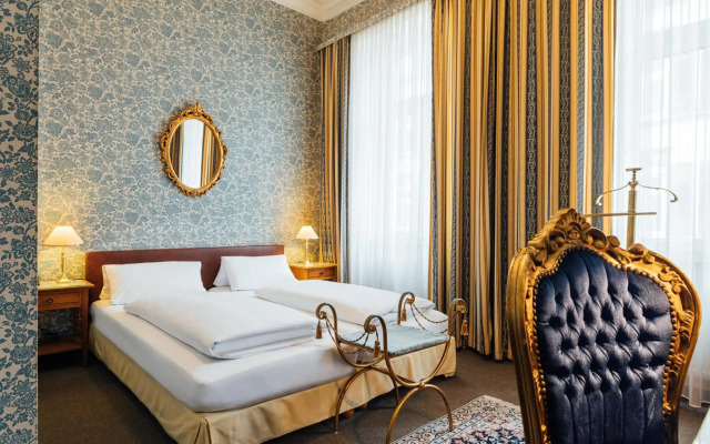 Das Kleine Hotel