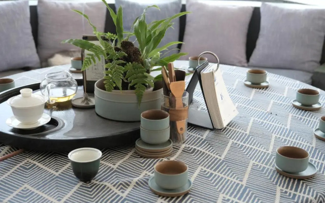 No Flowers Boutique Hostel