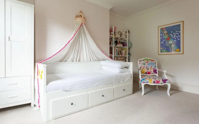 Warwick Gardens II by onefinestay