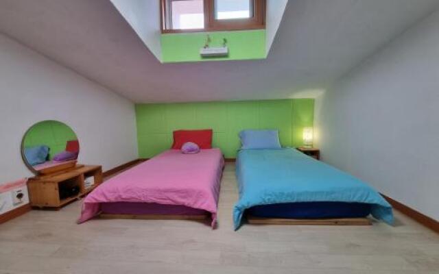 Tongyeong One Guesthouse