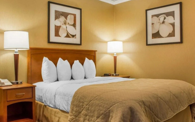 Quality Inn & Suites Riverfront Oswego