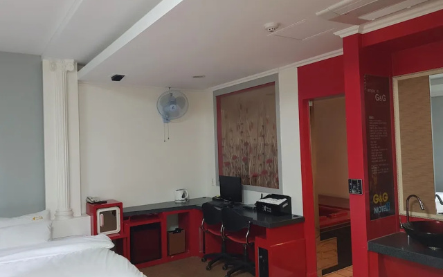 Thebay Hotel