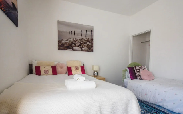 12 Cornwallis Lodge Family Room 1