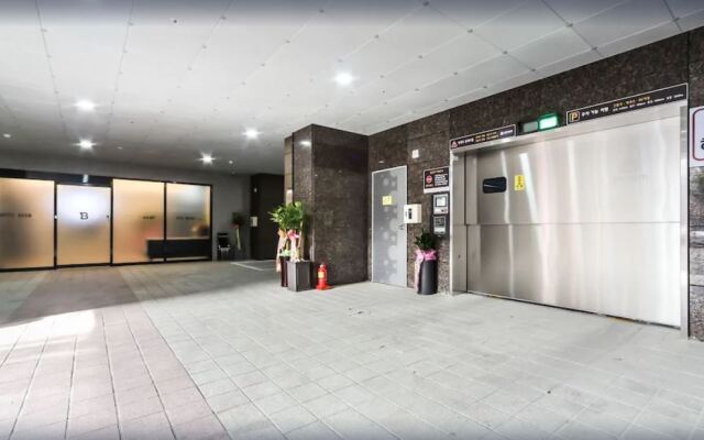 Browndot Hotel - Gold