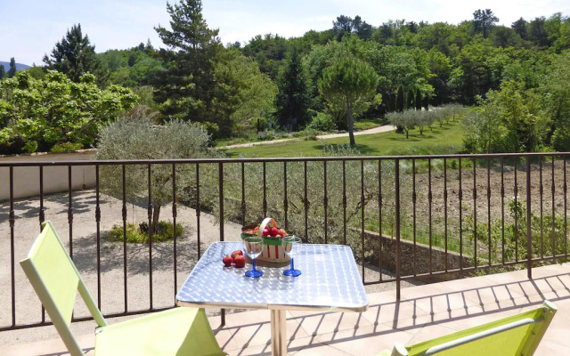 Cosy Holiday Flat With Communal Pool, Malaucène