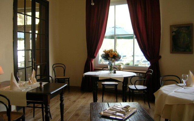 Hotel Beau Rivage and Restaurant Koulic