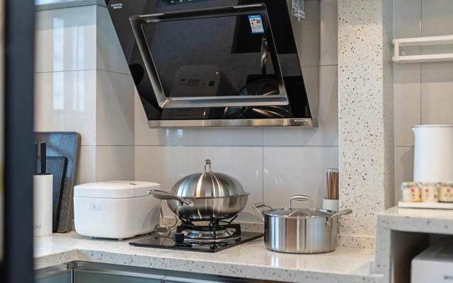 Locals Apartment Place 99