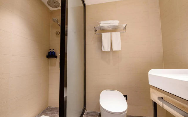 HanTing Hotel (Yinchuan High-Speed Railway Station Xixia Wanda)