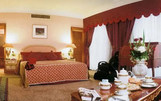 Parsian Esteghlal International Hotel