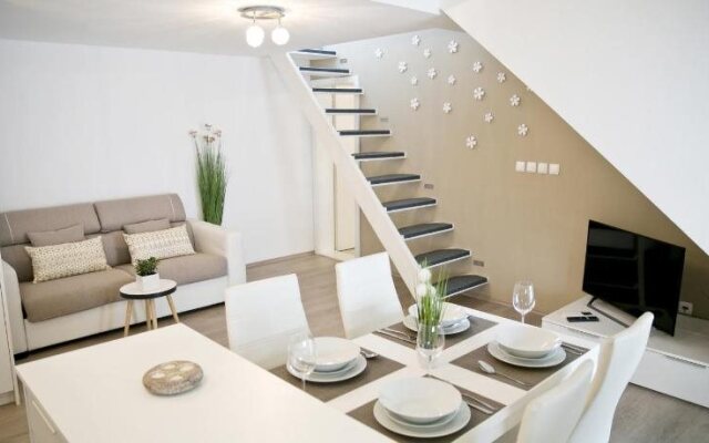 Apartments Hiša Pod Gradom