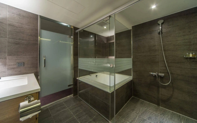 Simple Plus Hotel