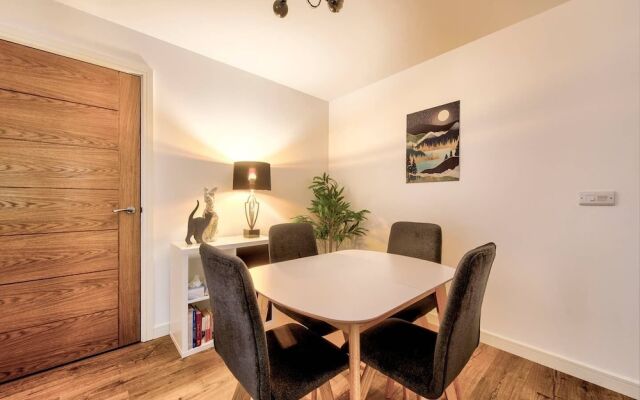 Stylish 2 Bed Apartment With Easy Access To The City Centre