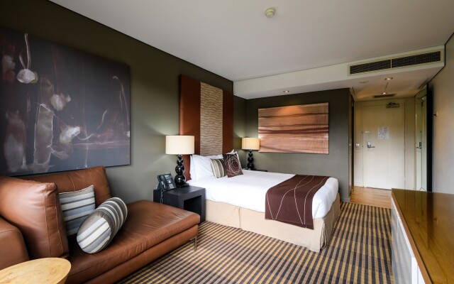 Lakeside Hotel and Conference Centre