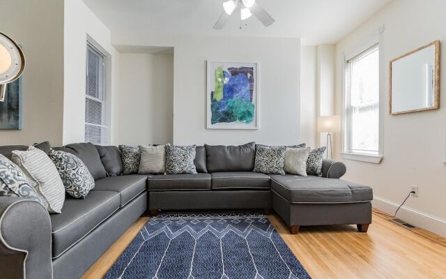 1215 E Columbia