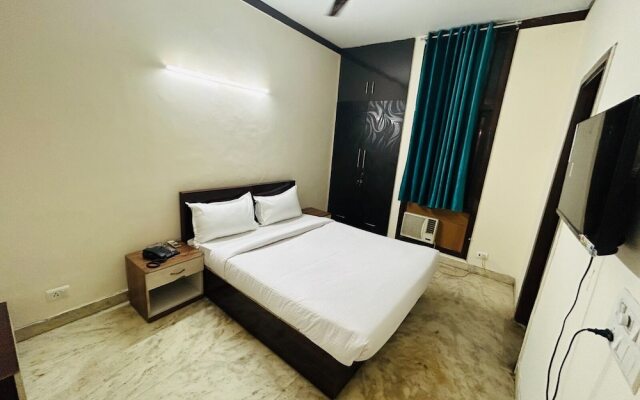 Roomshala 074 Hotel Royal Inn