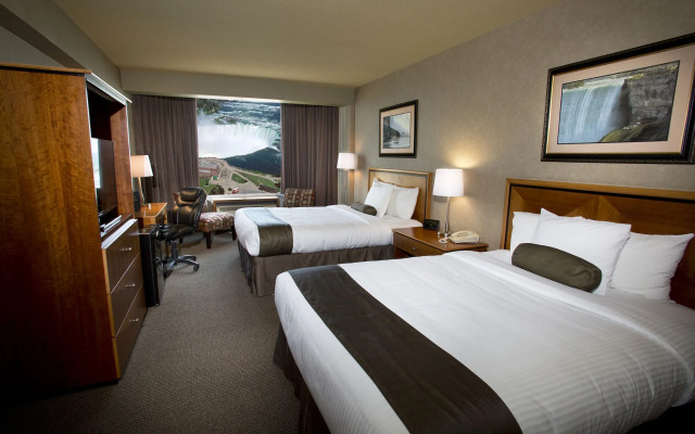 Oakes Hotel Overlooking the Falls