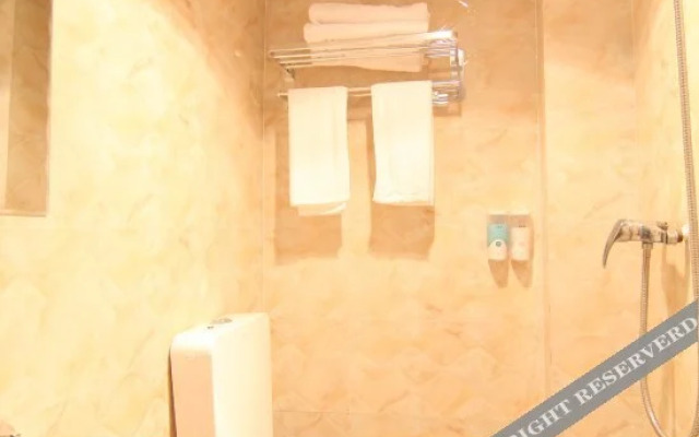 Qingwan Hostel (Chongqing Daping Metro Station Store)