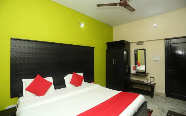 Gaurav Boarding House by OYO Rooms