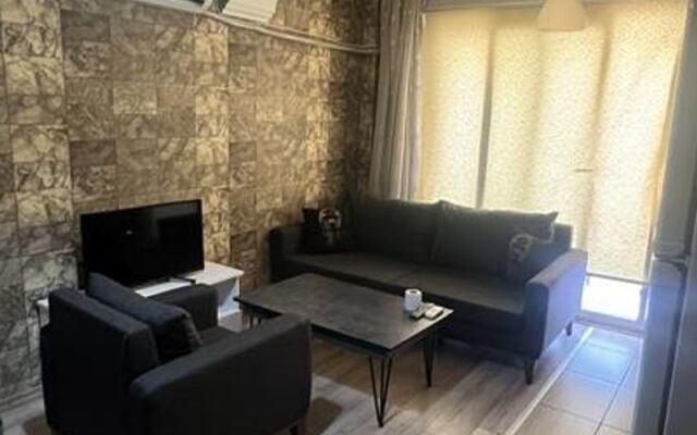 Kızıl Suit House