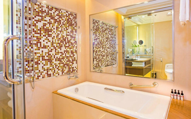 Royal Halong Hotel