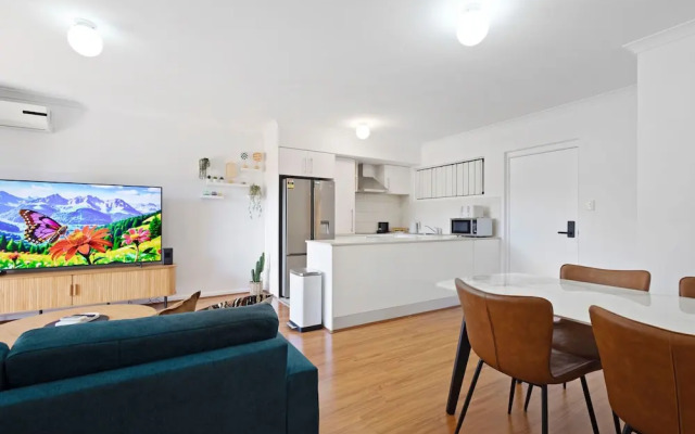 Perfect Location 2BR 1bth - Beckenham
