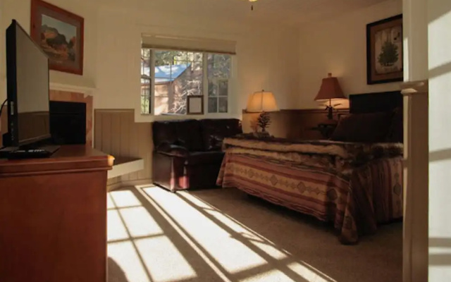 Silver Pines Lodge