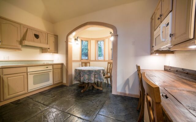 HIGHLANDS CASTLE overlooking Lake George.. plus 2 other Castles!