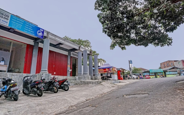 OYO Life 90544 Grand Redisa