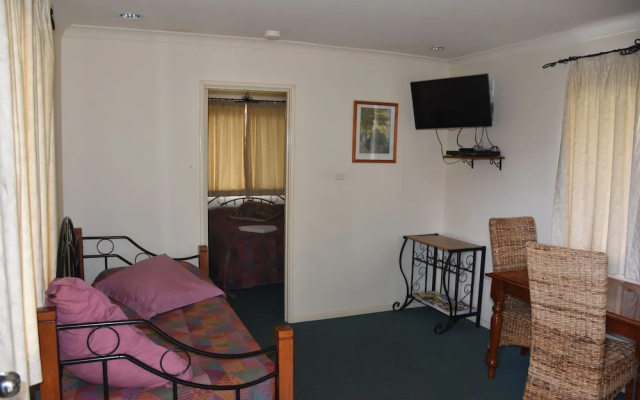 Valley Views Motel & Chalets