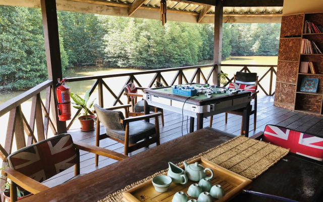 Gayang friendly water house homestay