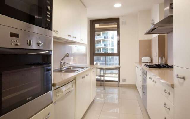 Akira Flats Diagonal Mar