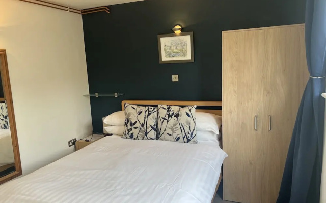 Priory Tearooms Burford With Rooms