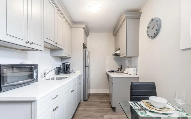 Modern Rustic 1BR Boutique Apt Within DT Hamilton