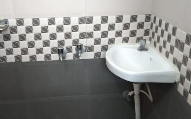Iroomz Sri Srinivasa Residency